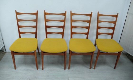 Juego de 4 sillas, estilo años 60, respaldo de barrotes, tapicería de madera de haya y tela, color amarillo (photo 2 of 6)