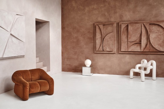 Image 1 of Fauteuil italien vintage moelleux en tissu velours orange terracotta