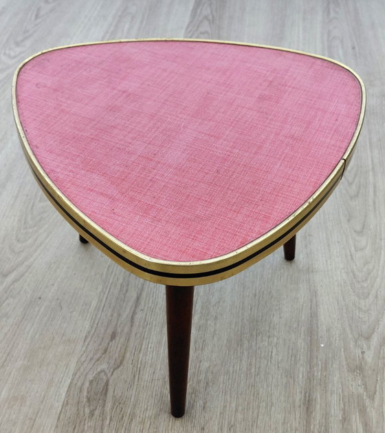 Image 1 of Mesa de centro de los años 50 con tapa rosa