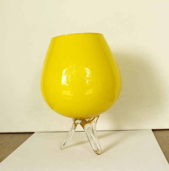 Empoli Tripod Vase Yellow Opal Glass, MCM Italy 1960s/1970s (photo 5 of 14)