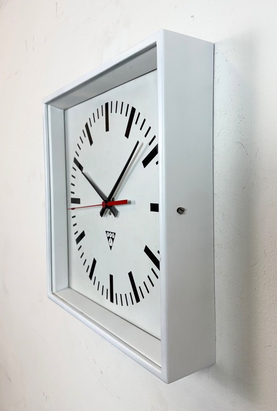 Image 1 of Reloj de pared cuadrado industrial blanco de Pragotron, años 70