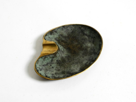 Image 1 of Bellissimi e molto rari, cinque posacenere da tavolo in ottone pesante della metà del secolo, realizzati da Carl Auböck, Austria