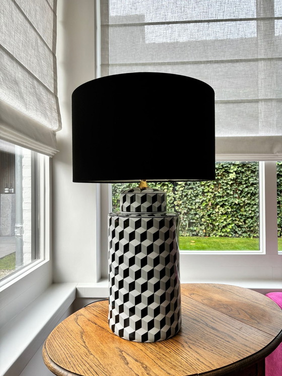 Image 1 of Lampada da tavolo vintage geometrica nera/bianca