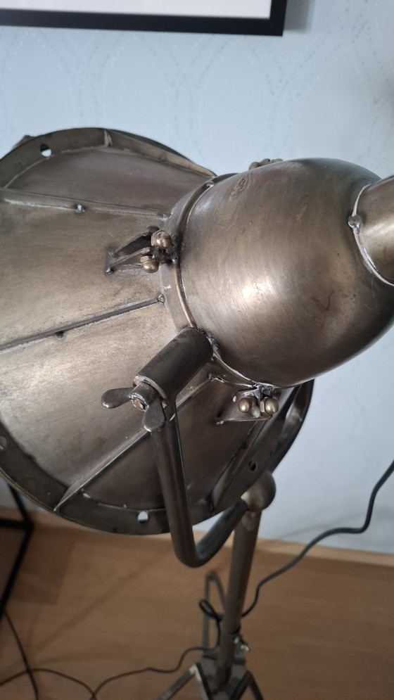 Image 1 of Lampada da terra moderna con supporto, look industriale