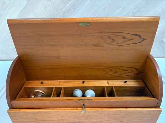 Image 1 of Escritorio exclusivo de Egon Ostergaard | Teca | SMI Suecia | Década de 1960