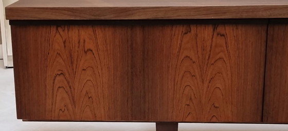 Image 1 of Credenza bassa di metà secolo