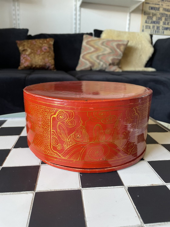 Image 1 of Rot und Gold lackierte Holzkiste 19. Jahrhundert