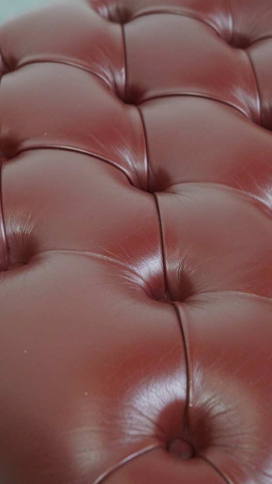 Image 1 of Elegant red/brown Chesterfield stool in very good condition