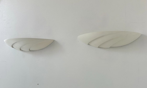 Image 1 of Paar wandlampen in mat wit gips, Frankrijk 1970