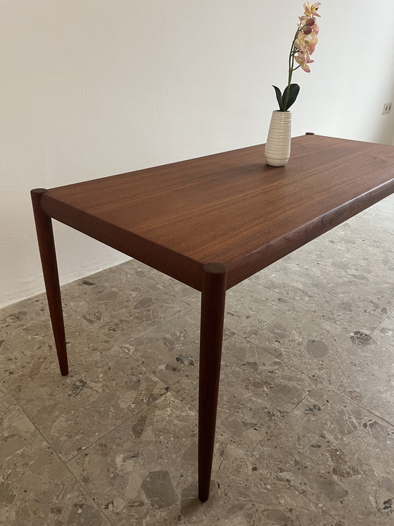 Image 1 of Mesa de centro danesa de mediados de siglo; madera de teca, fabricada en Dinamarca