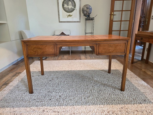 Art Deco Schreibtisch aus Wurzelholz, Teakfarben mit passendem Stuhl.