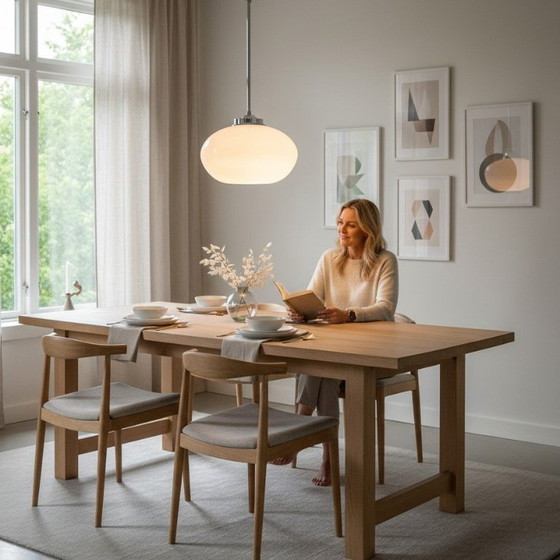 Image 1 of Lámpara colgante Art Decó ovalada de vidrio opalino blanco