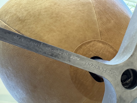 Image 1 of Arne Jacobsen Egg Chair – Fritz Hansen – Vintage leer, licht walnoot – Designklassieker