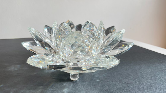 Image 1 of FLOWER Paperweight in Chiselled Crystal