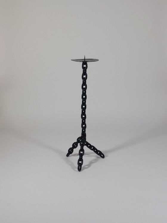 Candelabro da terra in stile brutalista con catena nera vintage. – Portacandele, Metal (photo 6 of 8)