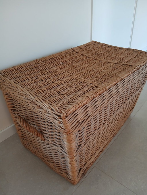 Large wicker storage basket - 81x51x50 cm