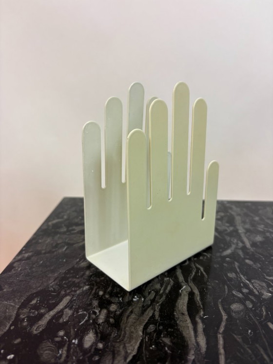 Image 1 of Porte-serviettes en forme de main - Porte-lettres blanc