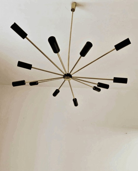 Lámpara de araña Sputnik, metal negro y dorado, Lámparas de araña, Mid Century Modern (foto 3 de 5)