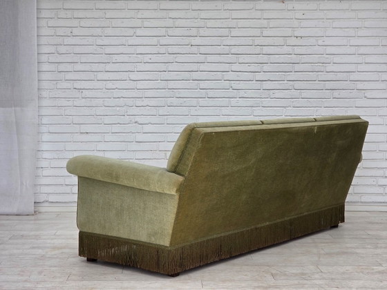 Image 1 of Deense driezitsbank uit de jaren 70, groen meubelvelours, beukenhout.