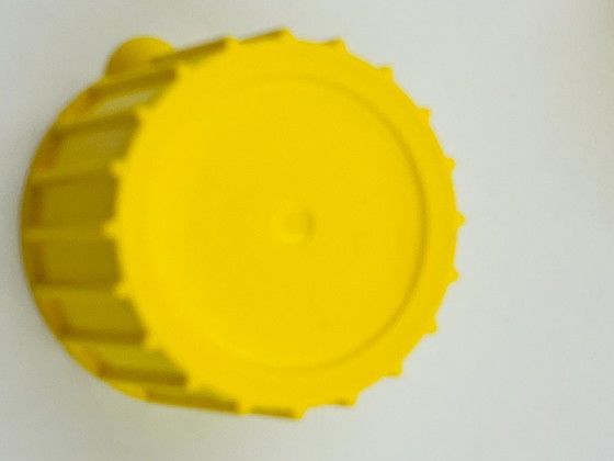 Modernistischer, geschnitzter, geriffelter Zitronenpresser – Küchenzubehör, Plastic (photo 7 of 8)