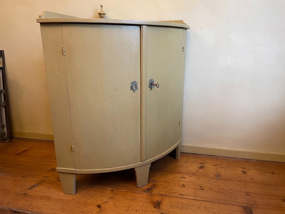 Image 1 of Credenza angolare del XIX secolo Credenza da cucina con ante sferiche