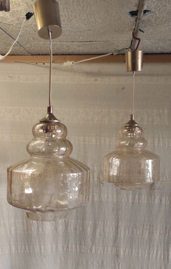 Image 1 of Suspension style scandinave en verre ambré et craquelé - années 60/70