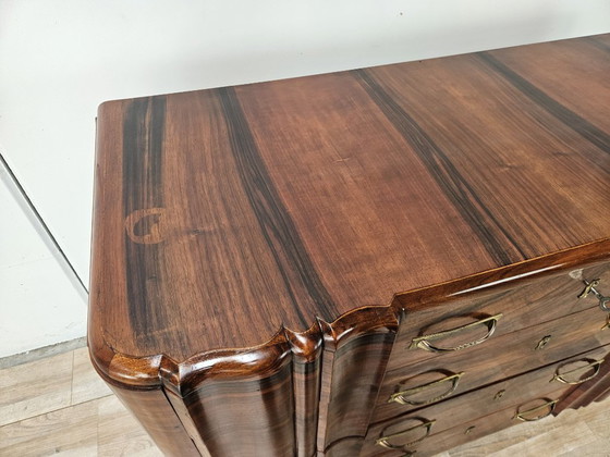 Image 1 of Commode Art déco des années 1940 en noyer, à 4 tiroirs et poignées en laiton
