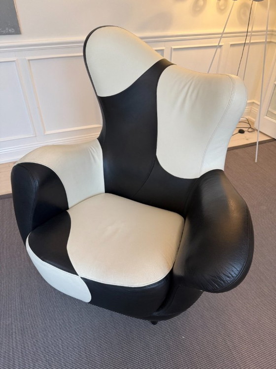 Image 1 of Fauteuil Alessandra original de Moroso par Javier Mariscal - Cuir noir et blanc