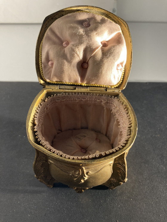 Image 1 of Kleine, antike Schmuckschatulle aus vergoldetem Metall im Stil Louis XV.