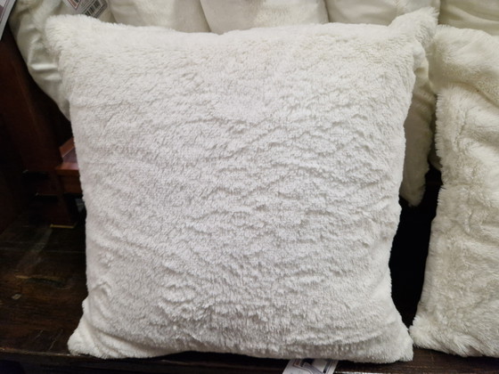 Image 1 of 10 nuovi cuscini di peluche bianchi