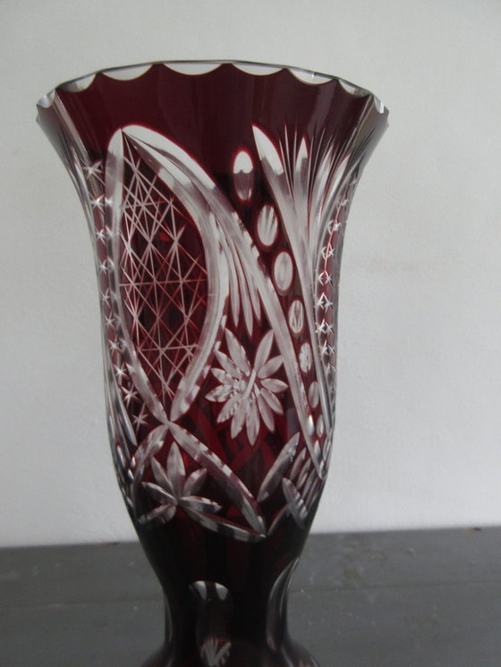 Image 1 of Jarrón antiguo de cristal rojo rubí de Bohemia