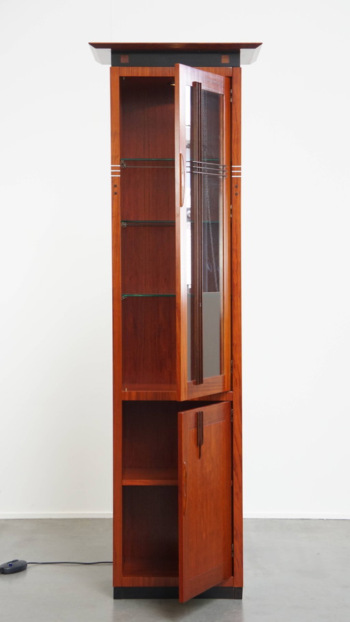 Schuitema Art Deco display case with lighting from the Decoforma series
