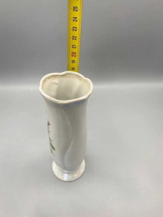 Iridescent Porcelain Bud Vase, Rose-Decorated, Scalloped Rim – Decorative Objects (photo 3 of 3)
