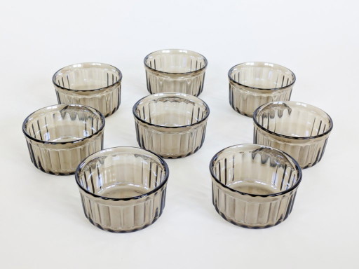 Set of 8 Arcuisine soufflé ramekins, smoked iridescent glass, France 1970s – keukenaccessoires