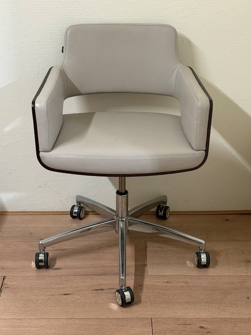 4 sedie di design Thonet S845 in pelle con ruote