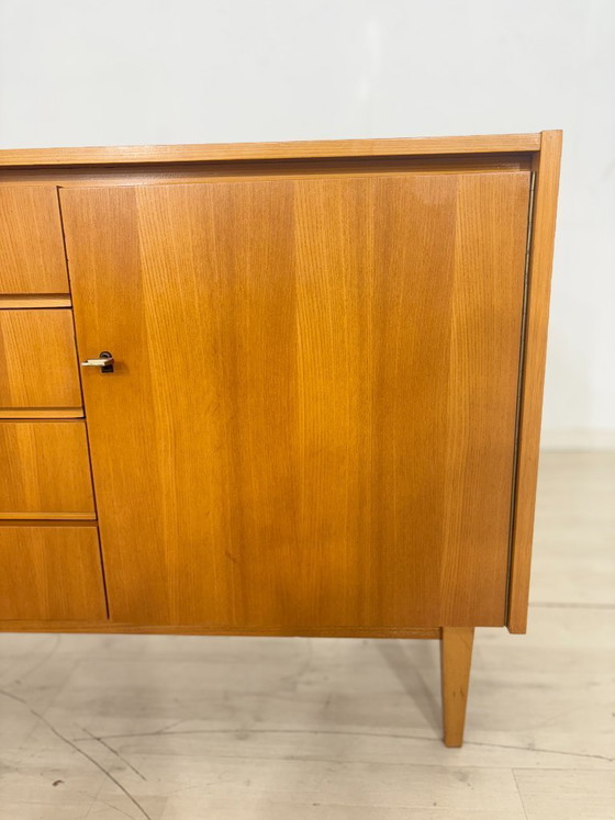 Image 1 of Commode uit het midden van de vorige eeuw / commode uit de jaren 60 / vintage dressoir