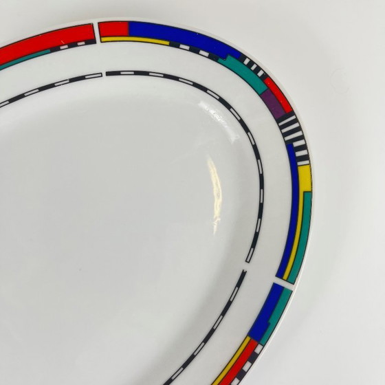 Image 1 of Piatto ovale in porcellana Van Well con bordo geometrico multicolore, 1980
