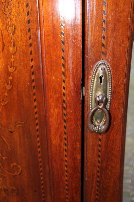 Image 1 of Armadio vintage in legno (anni 30-40) armadio per ragazze