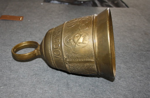 Große Glocke "'Qui me tangit, vocem meam audi' ", Messing.