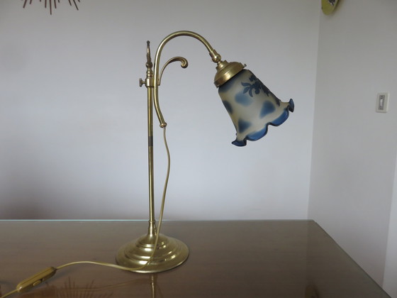 Image 1 of Art Nouveau lamp in brass and Vianne glassware, Signed