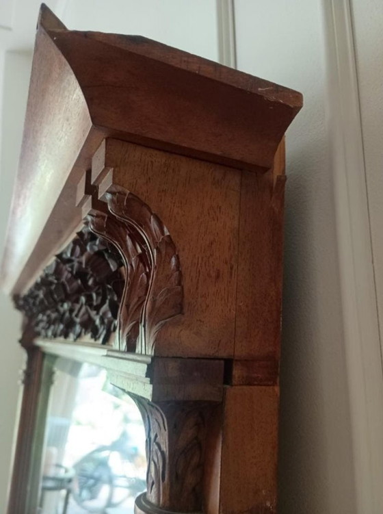 Image 1 of Antiker Hartholzspiegel (Holzschnitzerei) aus Indonesien mit geschliffenem Glas