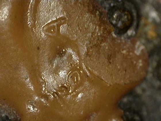 Buda chino sentado con rastros de dorado y marca de laca estampada, lote 190 – Esculturas, Bronze (photo 14 of 15)