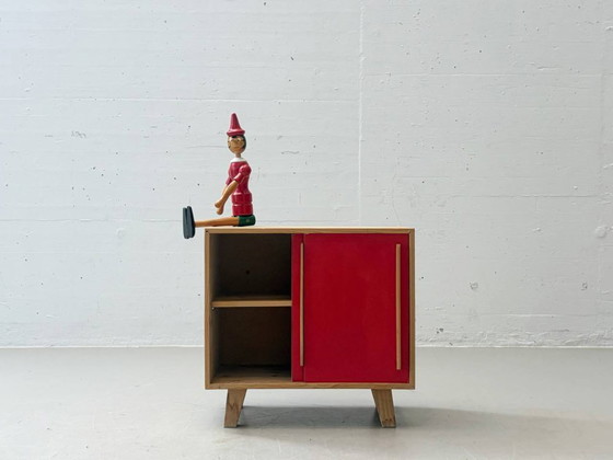Image 1 of Stella Furniture ladekast met rode schuifdeuren, jaren 90