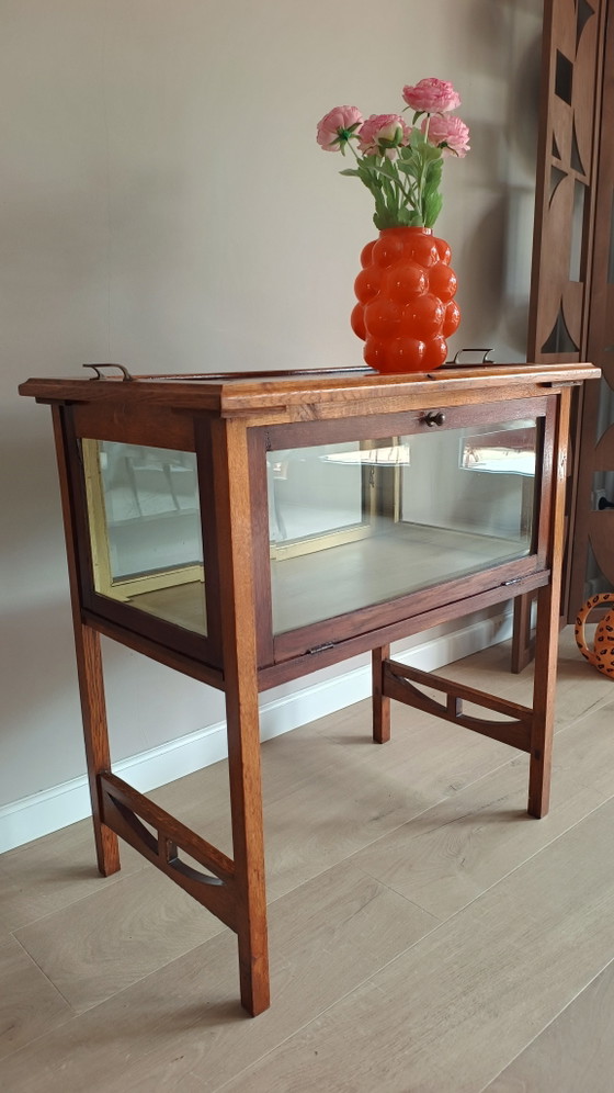 Image 1 of Magnifique vitrine vintage unique de style Arts & Crafts