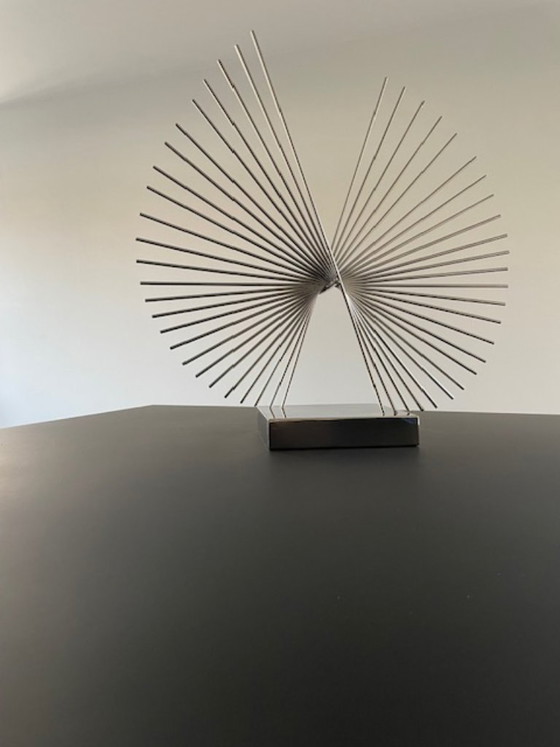 Image 1 of Scultura futuristica in filo di cromo: oggetto astratto modernista