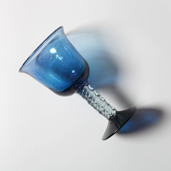 Vintage handgeblazen wijnglas met gedraaide steel van Murano-marmer / Zeldzaam wijnglas / Murano / Italië / (photo 8 of 9)