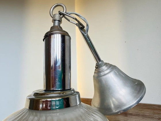 Image 1 of Portugees opaline glas klokvormige bloem hanglamp 1960-70er jaren