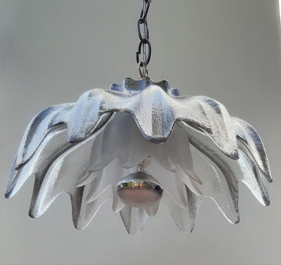 Image 1 of Lampada a sospensione in vetro ghiacciato a forma di calice e di petalo