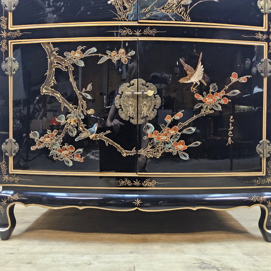 Vintage Chinese Lak Kast Zwart Bloemen En Vogels / Bohemian / Oosterse / Aziatische Bruidskast – Opbergkast (photo 7 of 15)