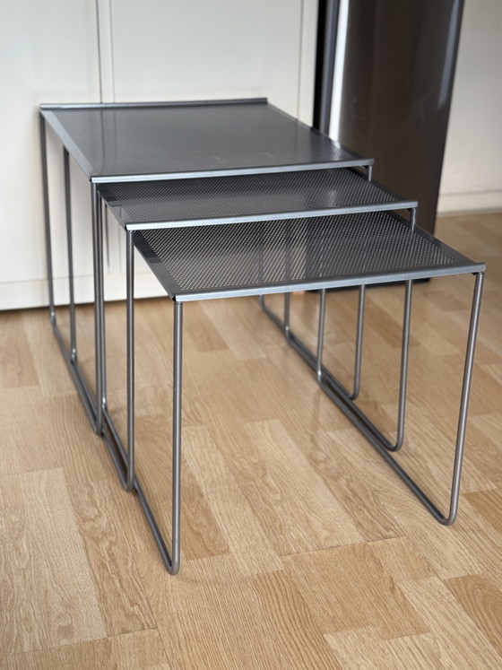 Image 1 of Ensemble de 3 tables gigognes vintage postmodernes en acier perforé, années 1980